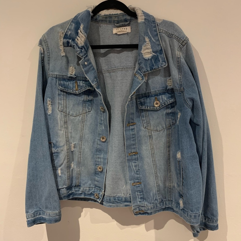 Distressed denim jacket💙